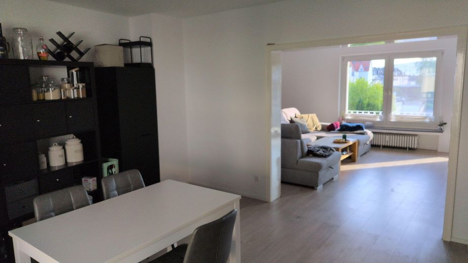 3,5 Raum-Whg. City, 2 Balkone, modernisiert, Bad: Wanne + Dusche + Fenster – Großer Wohn-Essbereich