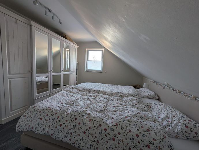 Moderne und Helle 3,5 Zimmer Wohnung von 2014 in Rheinberg zentrumsnah – Schlafzimmer