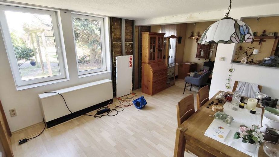 Uetze - Dollbergen - Handwerkertraum - Grosses Wohnhaus zum Sanieren – EG - Wohnzimmer