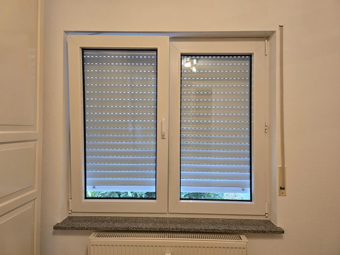 Möblierte 2-Zi. EG-Wohnung in Bockenheim am Niddapark von privat – Fenster Schlafzimmer