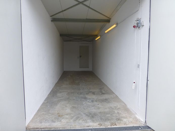 Halle, Lager oder Werkstatt mit Freifläche – Gewerbeareal flexibel teilbar – Garage