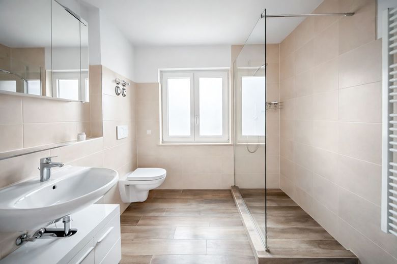 Ankommen und wohlfühlen - moderne 3-Zimmer-Wohnung mit großem Garten – Badezimmer