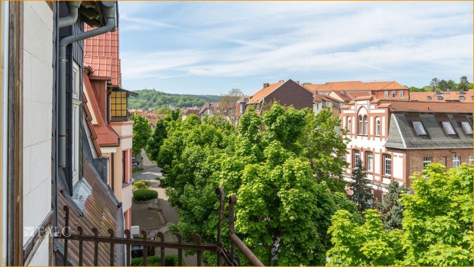 Potenzial für`s Kapital: Solides, ausbaufähiges und attraktives Mehrfamilienhaus in schöner Lage – Blick vom Balkon (3. OG)