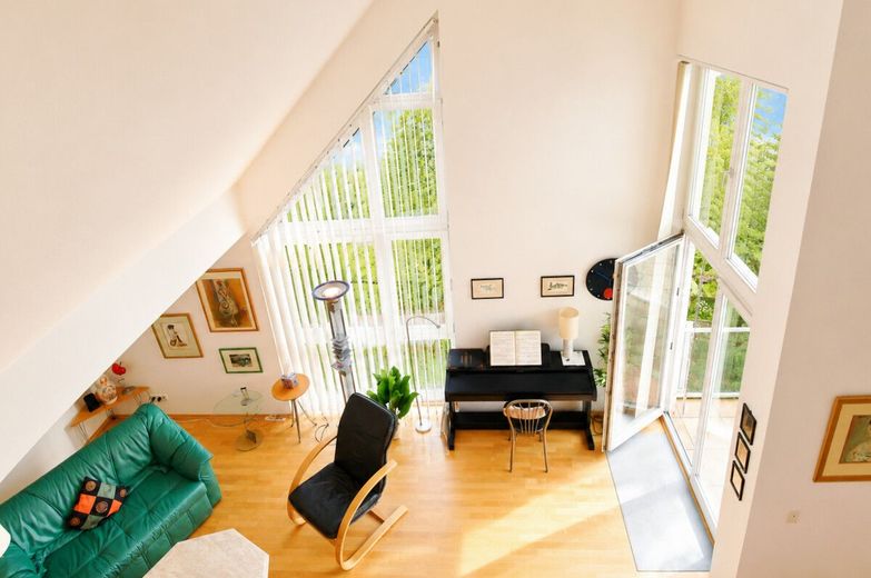 Elegante 3 - 4 Zi Maisonette mit Galerie mitten in Königstein – Blick Galerie