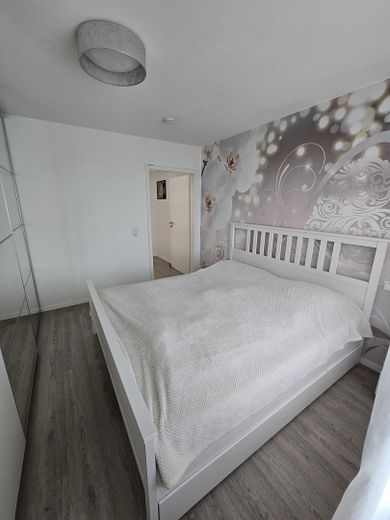 Kırsal alanın kenarında modern, yeni gibi müstakil sıra ev – Schlafzimmer
