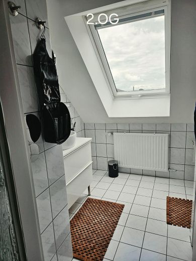 Top gepflegtes Haus*traumhafter Garten*zentrumsnah & naturverbundener Stadtteil Köln*3 Wohnkonzepte – 2.OG Badezimmer mit Dusche