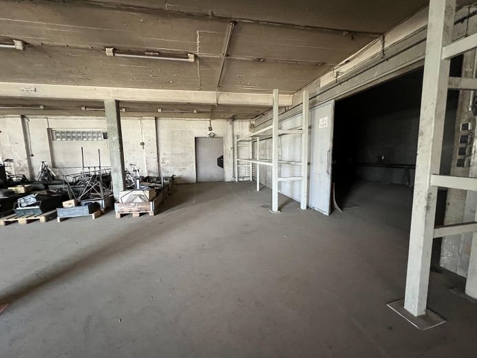 Lager-/Produktionsfläche & Büro - 7500 qm - (teilbar ab 200 qm) - Rampen & ebenerdige Tore – Foto 10