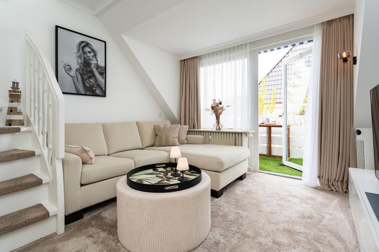 ZIELORIENTIERT INVESTIEREN 2 Zi.+Spitzboden End-Whg. in zentraler, ruhiger Lage in Wenningstedt – WZ mit Balkon
