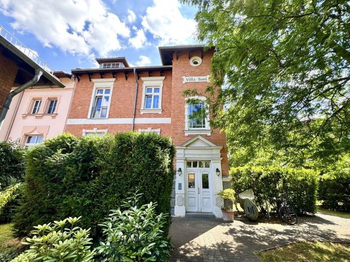 Dachgeschosswohnung mit Wasserblick in Altbauvilla mit Badesteg und Bootsliegeplatz – Foto 1