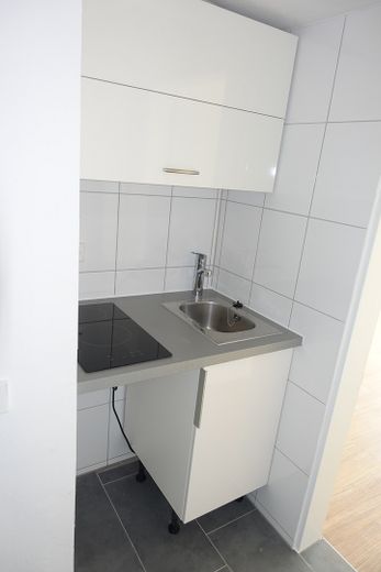PB Stadtheide: Світла квартира 34 м² з балконом, енергетичний стандарт новобудови – Pantry-Küche