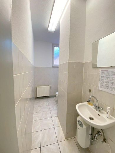 Büro WC hinten