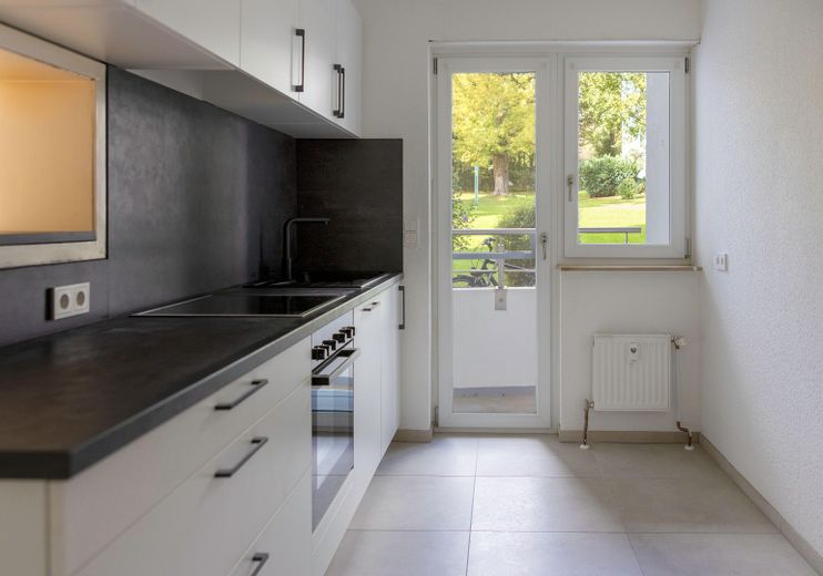 Schöne 4-Zimmerwohnung mit neuer Küche und Terrasse - Erstbezug nach Sanierung – Foto 3