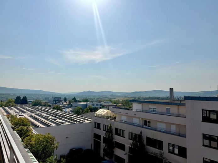 Möblierte Wohnung mit Panoramaterrasse & Weitblick – Ausblick 