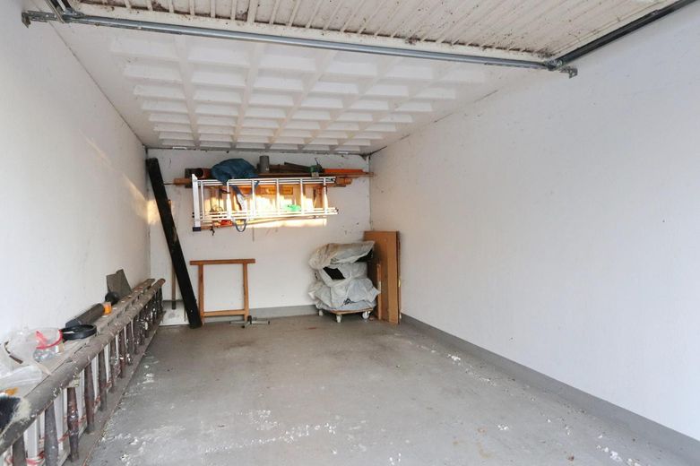 Gemoderniseerde rijwoning met warmtepomp, energielabel B en garage, zonder courtage – Foto 14