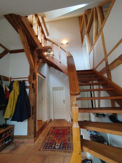 Kernsaniertes Bauerhaus unter Reet auf naturnahem Grundstück in Feldrandlage – Eingang, Diele, Treppe OG