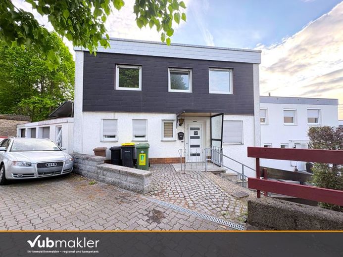 Charmantes Reiheneckhaus mit Einliegerwohnung, Garten und Balkon ruhiger Wohnlage in Marktredwitz – Foto 1
