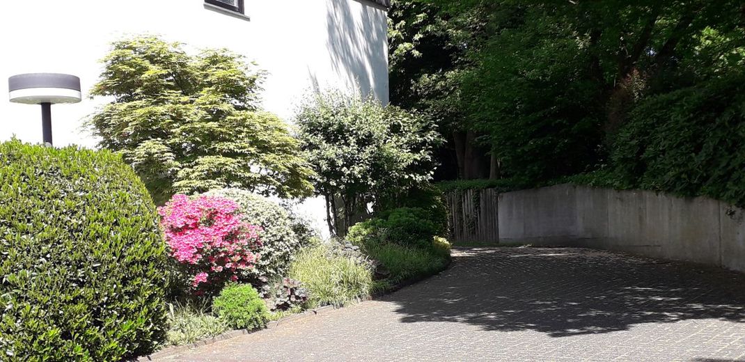 Exklusives Wohnen im Siepental in Essen – Aufgang zum Haus