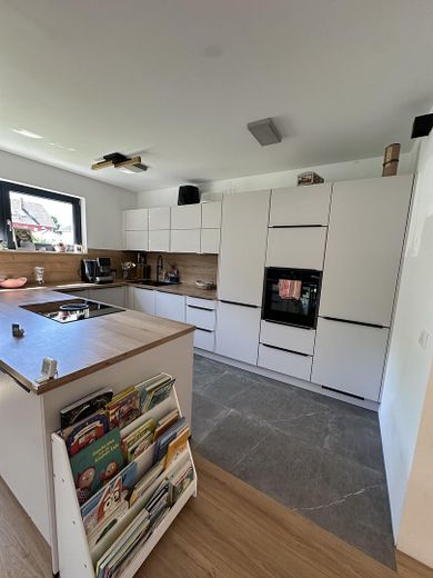Modernes Einfamilienhaus mit Smart Home & hochwertiger Ausstattung in ruhiger Lage bei Linz am Rhein – Küche