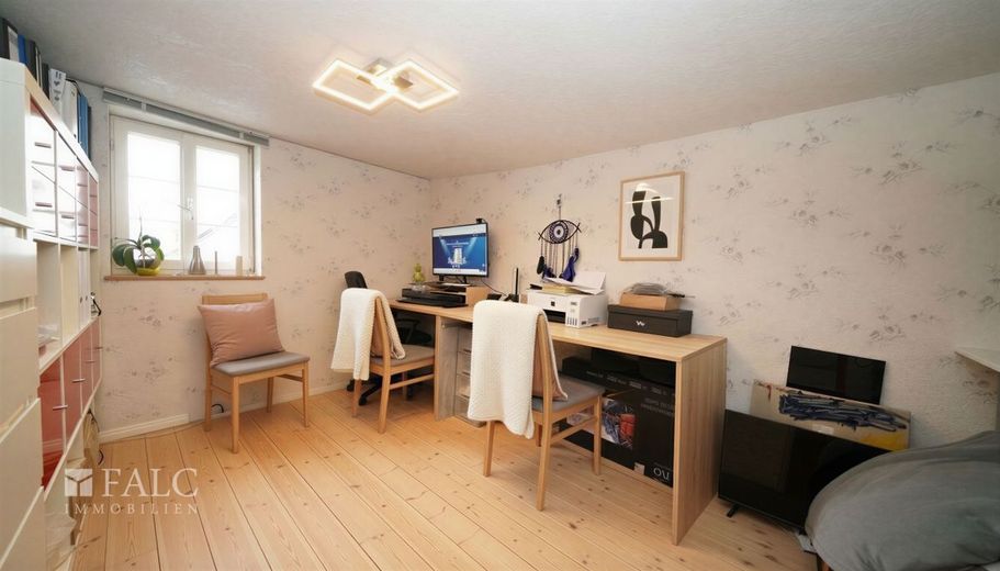 Saniertes Einfamilienhaus mit Platz für die ganze Familie! - FALC Immobilien Heilbronn – Büro (Vis.)