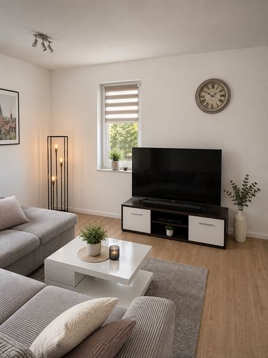 Zentrale 2-Zimmer OG-Wohnung im Grünen (mit Wärmepumpe) Immelmannstr./In der Ahe – Wohnzimmer
