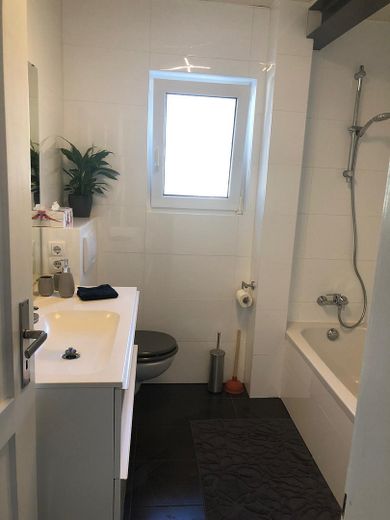 Aantrekkelijk appartementencomplex in Otterberg, 5 wooneenheden – Bad EG Ost