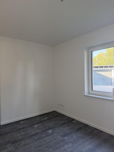 Moderne 4-Zimmer-EG-Wohnung mit überdachter Terrasse, Aufzug & Wärmepumpe – Foto 7