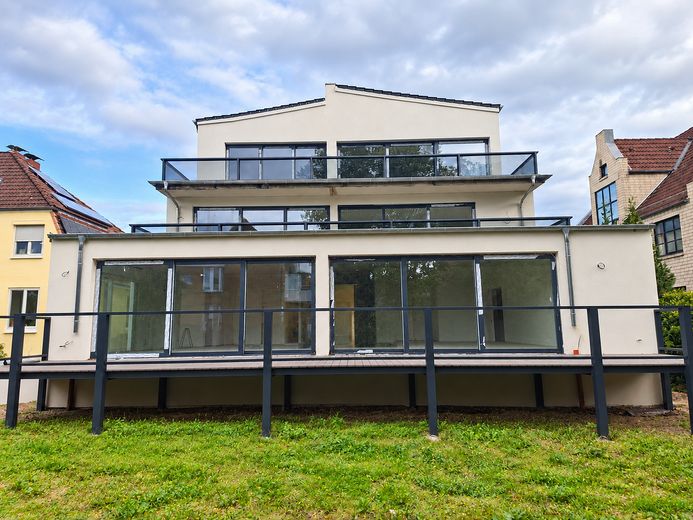 Exklusives Penthouse mit dem Aufzug von der Tiefgarage bis in die Wohnung – Gartenseite