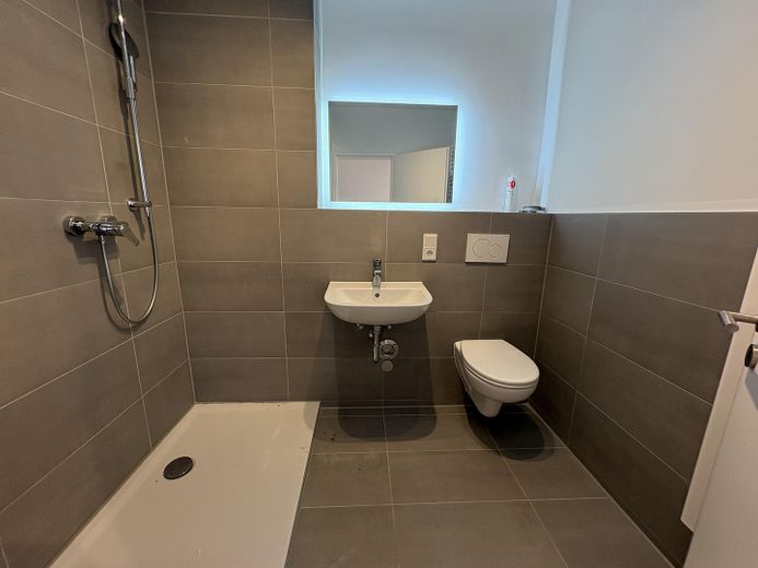 Renovierte 2-Zimmer-Wohnung mit Balkon und Einbauküche in Bamberg (WE49) – Badezimmer