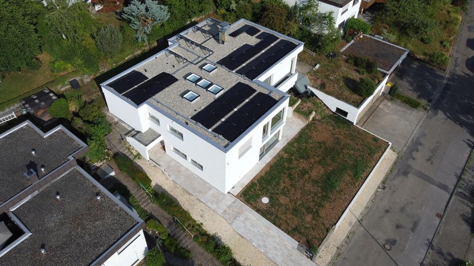 Kernsanierte Unternehmervilla mit einzigartigem Weitblick und luxuriöser Ausstattung – Solarthermie und PV