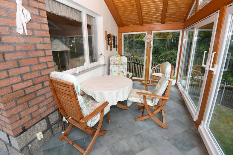 Mały dom jednorodzinny w stylu bungalow – Wintergarten 