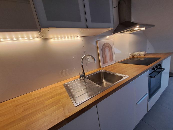 Renditestarke Kapitalanlage – modernisierte und vollmöblierte 3-Zimmer-Wohnung – Küche