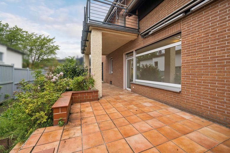 Attraktives Mehrfamilienhaus - Flexibles Wohnkonzept für Eigennutzer und Anleger – WE01: Terrasse