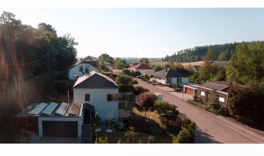 Esclusiva casa unifamiliare KfW-40 in tranquilla posizione a pendio esposto a sud – di alta qualità ed efficiente dal punto di vista energetico – Foto 2