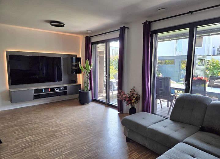 Exclusief vrijstaand huis met wellness-tuin & energieklasse A+ in het centrum van Pulheim – Wohnzimmer