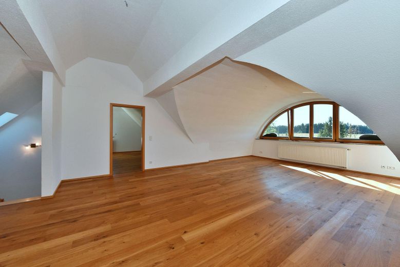 Ampiezza su due livelli – esclusiva maisonette con terrazza sul tetto e vista panoramica – Foto 17