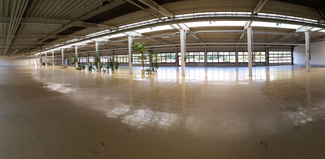 Produktions- und Lagerhalle