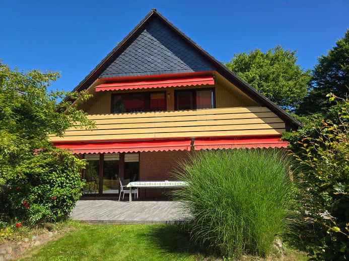 Freistehendes Einfamilienhaus mit Südgarten in ruhiger Lage von Hamburg-Volksdorf – Hausansicht