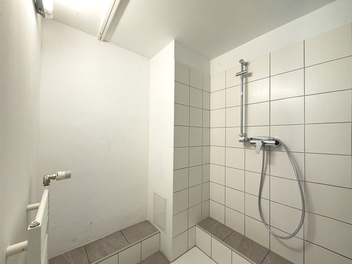 Bien immobilier polyvalent aux possibilités d’utilisation attrayantes – Dusche 