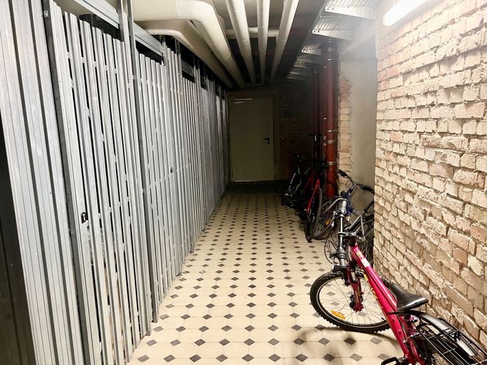PROVISIONSFREI - BEZUGSFREIE 2-RAUMWOHNUNG MIT EINBAUKÜCHE – Keller