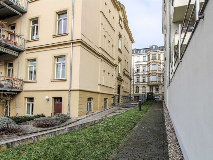 Kapitalanleger aufgepasst! Vermietete 3-Raum-ETW mit Terrasse in der beliebten Südvorstadt – Foto 1