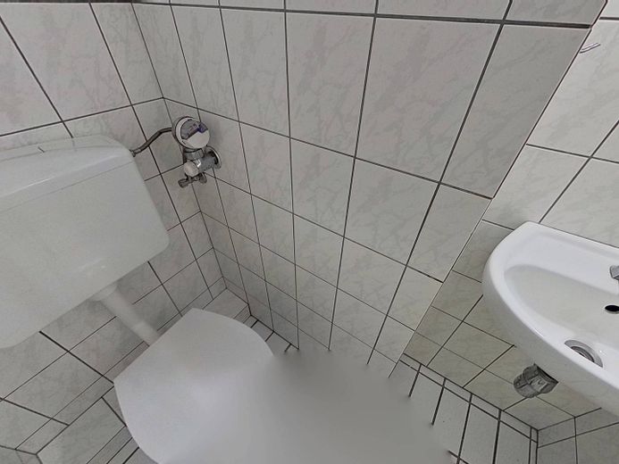 Apartamento de 3 habitaciones con distribución inteligente, cocina equipada, BALCÓN y bañera – WC
