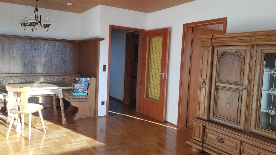 Wohnzimmer mit Essecke 