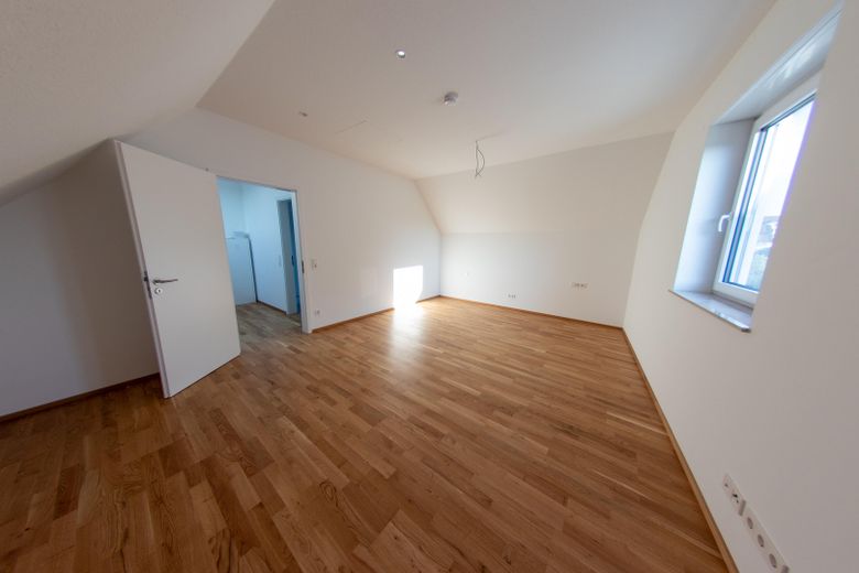Moderne Neubau-Maisonettewohnung mit hochwertiger Ausstattung, Balkon und EBK – Schlafzimmer
