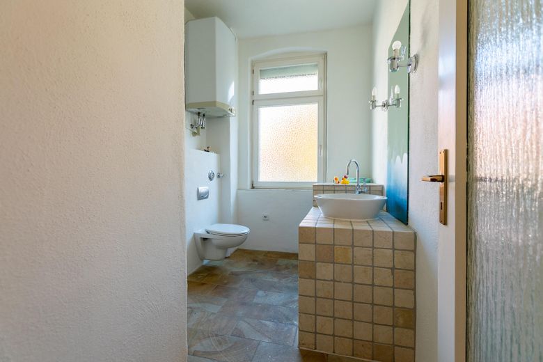 Charmante & geräumige Altbauwohnung im Herzen von Wiesloch – Unschlagbare Innenstadtlage – Bad