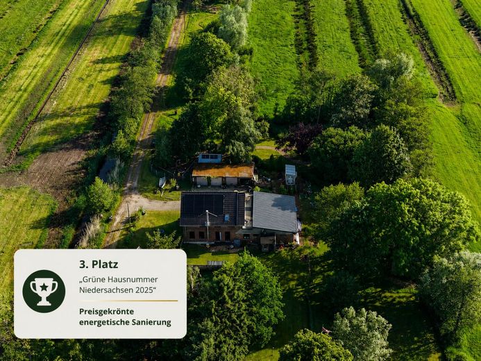 Historisches Landhaus in nahezu einzigartiger Alleinlage 
8.763 m² Grundstück | Energieklasse A – Luftbildaufnahme