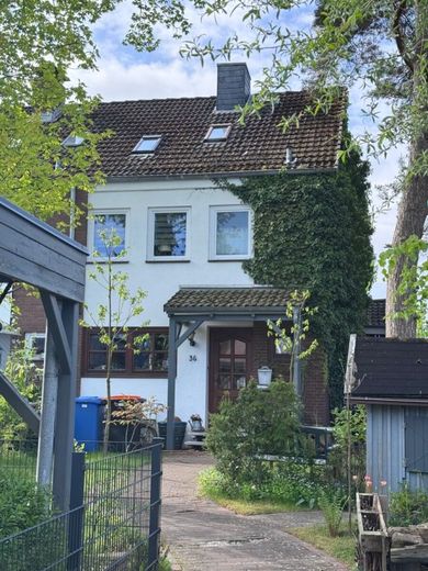Gepflegtes Reihenendhaus mit 5 Zimmern, Terrasse &amp; Vollkeller - vermietet (NKM 1.019 EUR) – Eingangsbereich