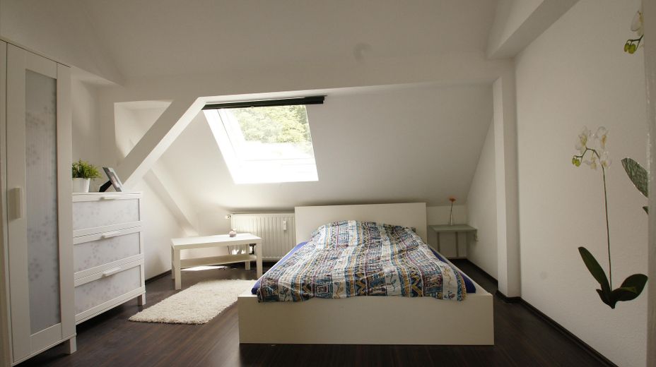 Lichtdurchflutete 3 Zimmer Dachgeschosswohnung – Foto 7