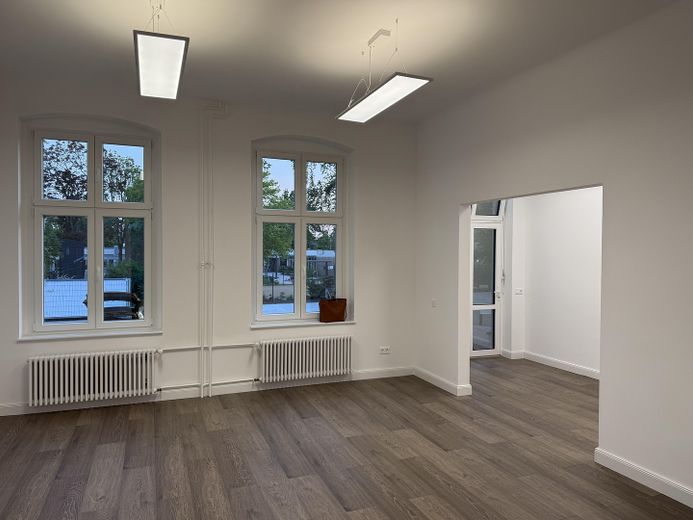 Commercial space for medical practice, practice, cosmetics, massage, office or law firm in RUDOW, 160 m2 for rent – großer Raum