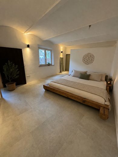 Sandsteinanwesen in Uehlfeld -kernsaniert-nachhaltig-außergewöhnlich. Ein Zuhause mit Geschichte – Schlafz. m. begehbaren kleider