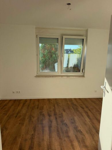 Appartement rénové de 3 pièces à proximité de la frontière – Kinderzimmer